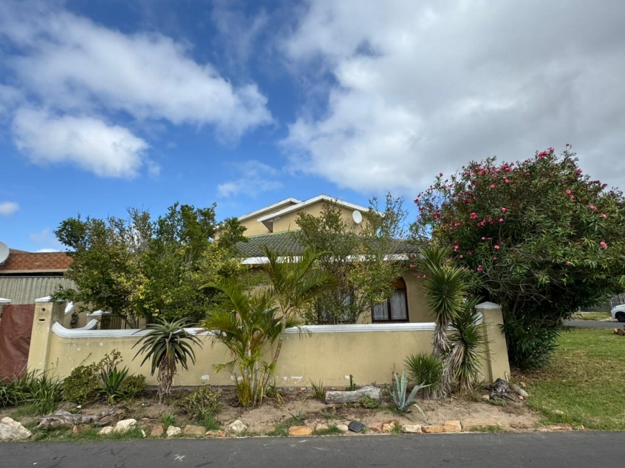 3 Bedroom Property for Sale in Park Village Western Cape